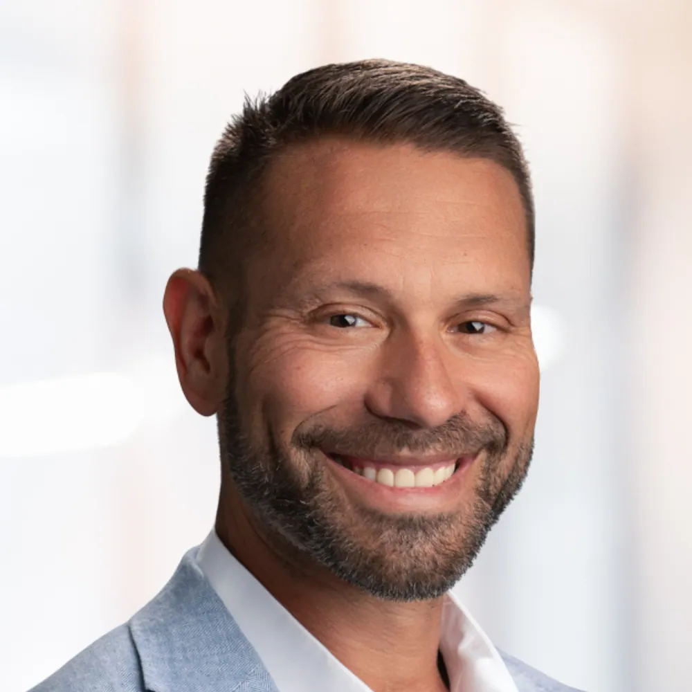 Noah Glassman headshot